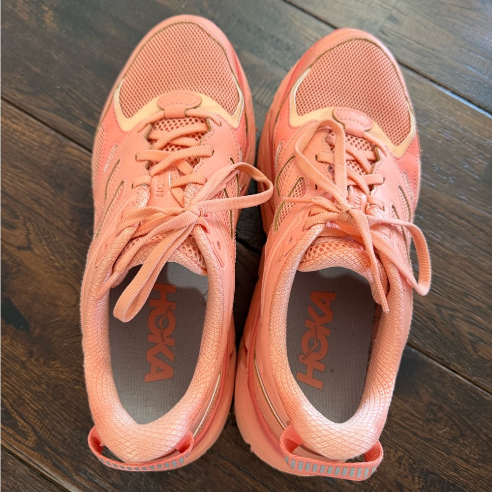 Hoka One Clifton L Orange Coral Athletic Shoes Size 10 - Picture 6 of 13